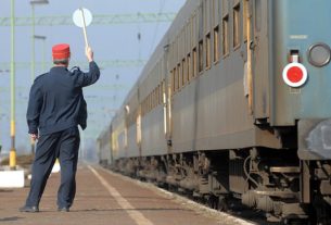 Vonat indulása, késés