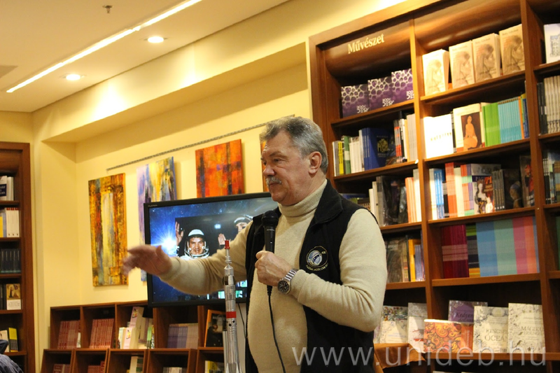 Farkas Bertalan mentorálja a Debreceni Egyetem hallgatóit