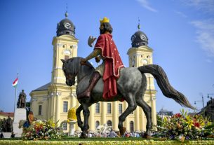 Együtt vagyunk! - Szent László öröksége nevű virágkocsi