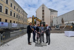 Négycsillagos szálloda alapkövét tették le Debrecenben