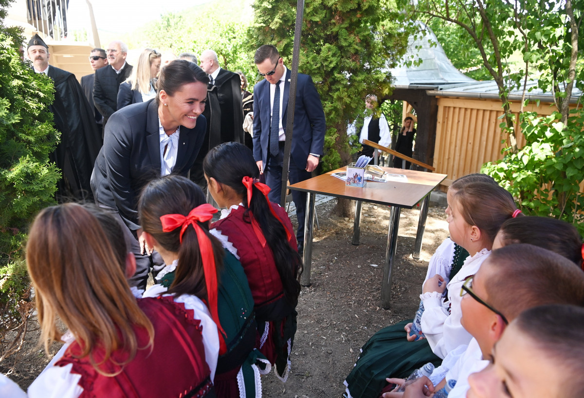 Novák Katalin Magyarlapádon