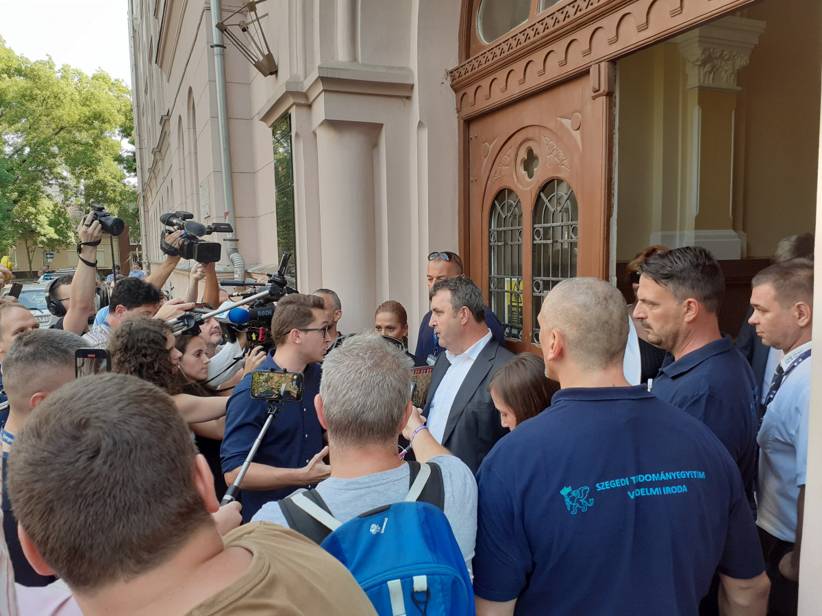 Plakovics sajtótájékoztatója Szegeden