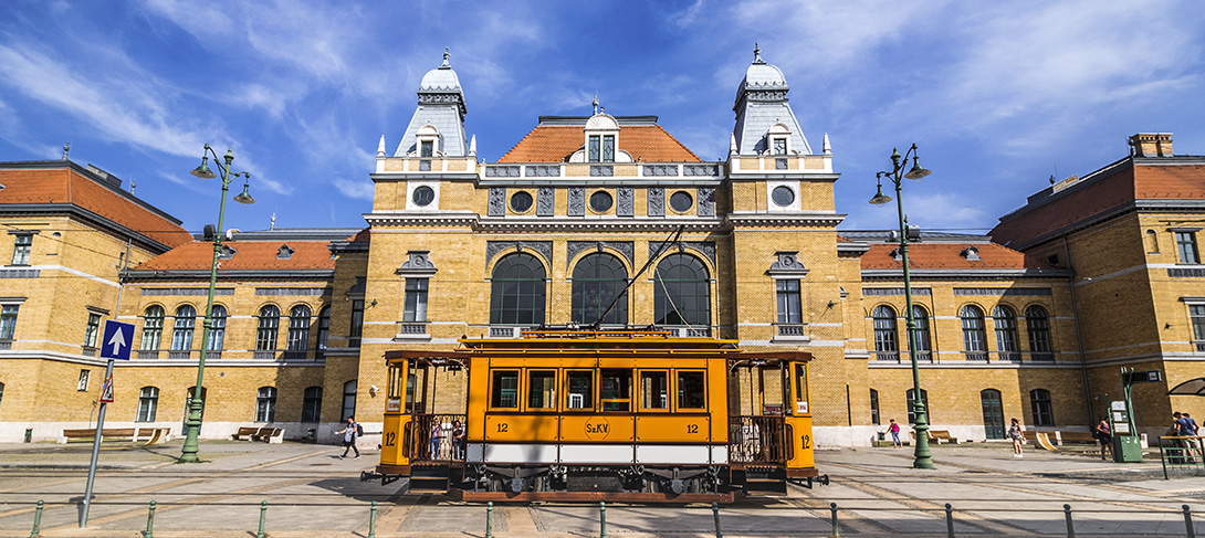 Frank Yvette az Agórában