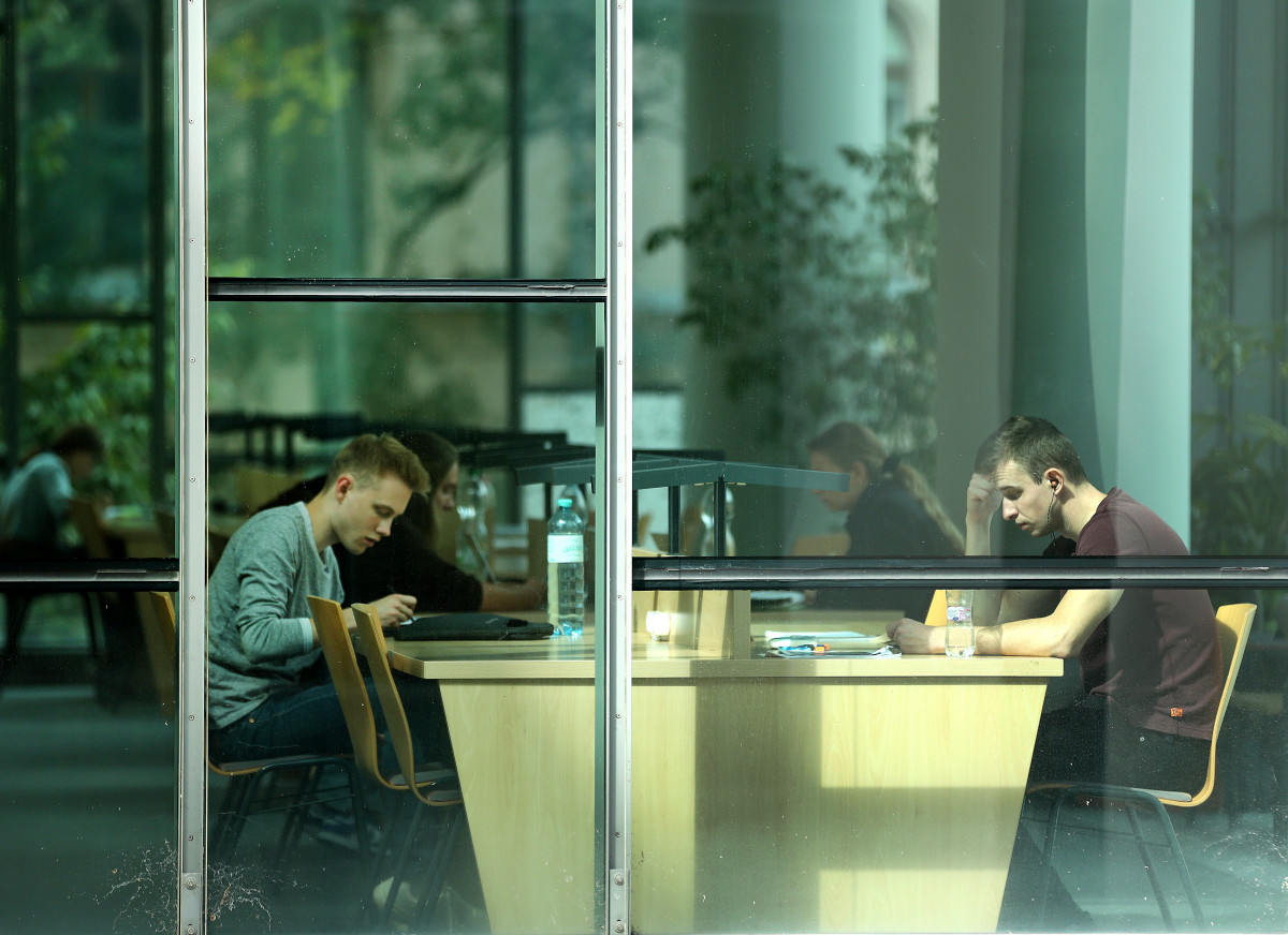 Szegedi Tudományegyetem, SZTE, egyetem, egyetemisták, hallgatók, diákok, könyvtár