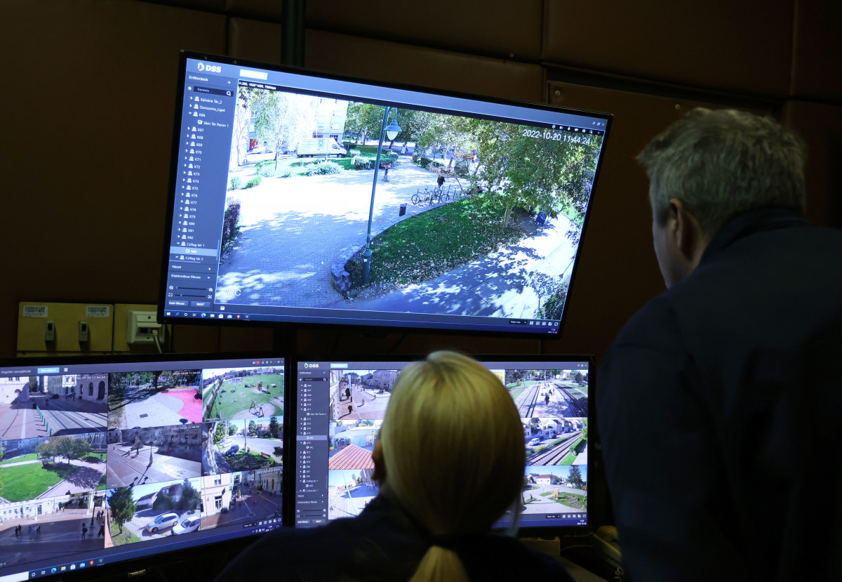 térfigyelő kamera, bűnözés, rendőr, megfigyelés, közterület