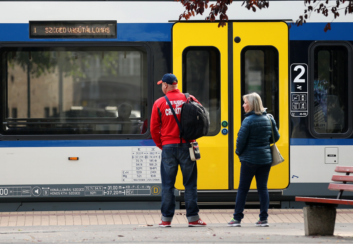 Tram train, tömegközlekedés, vasútvillamos, utazás