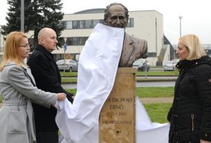 Pfau Ernő szobor Debreceni Egyetem