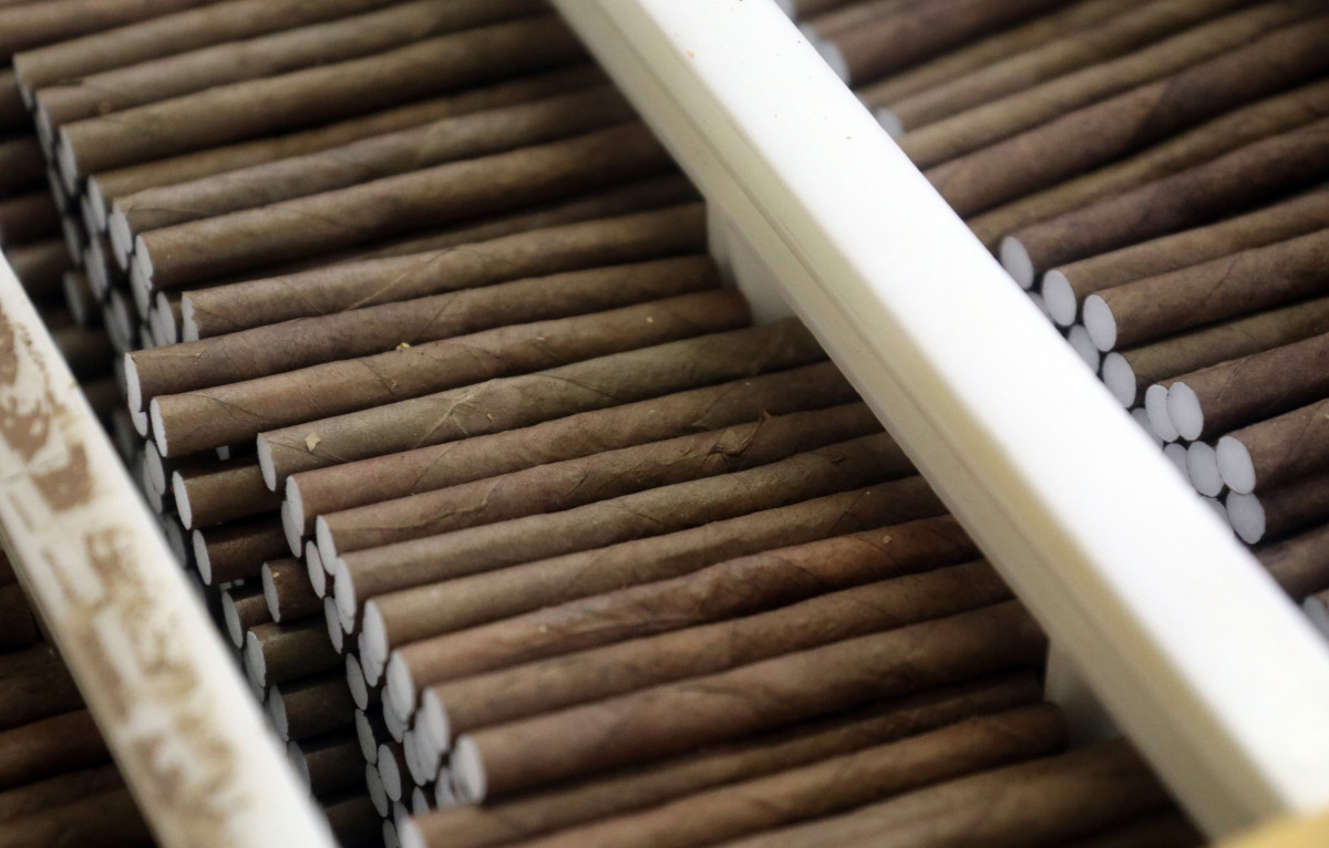 dohánykészítő üzem dohánygyár szivarka