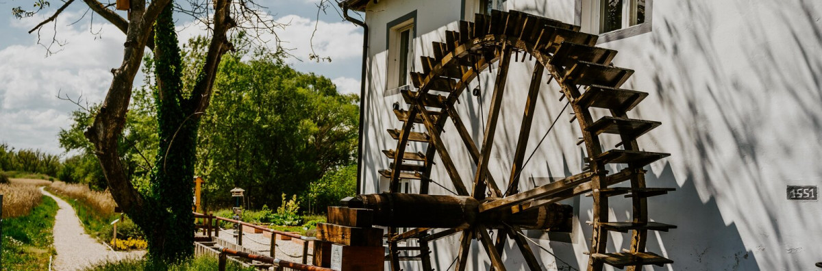megújult vízimalom a Balatonon