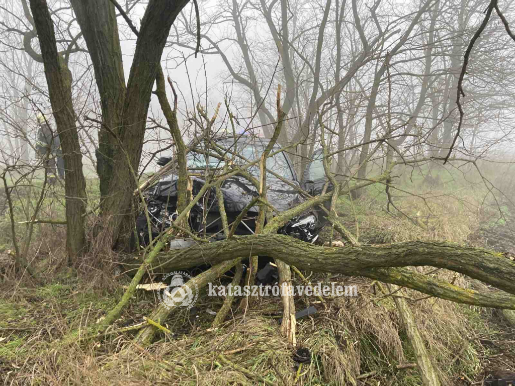 lesodródott autó Tamásbokor-Kisfástanya közelében