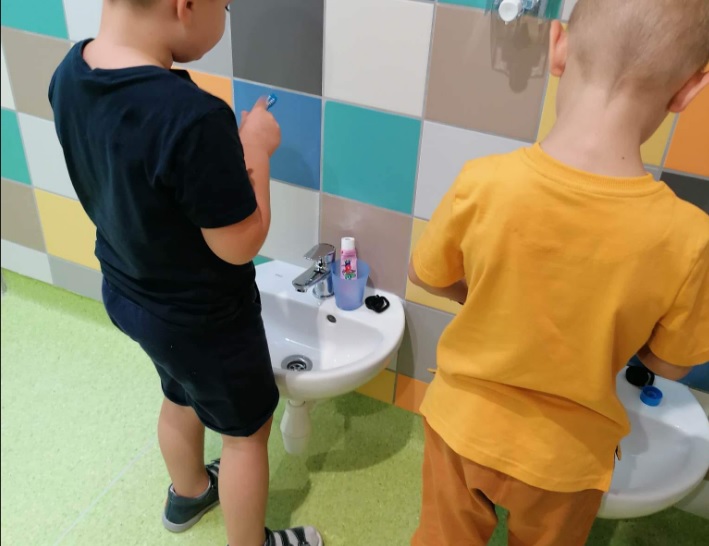 Iregszemcsei óvoda mosdókagylók