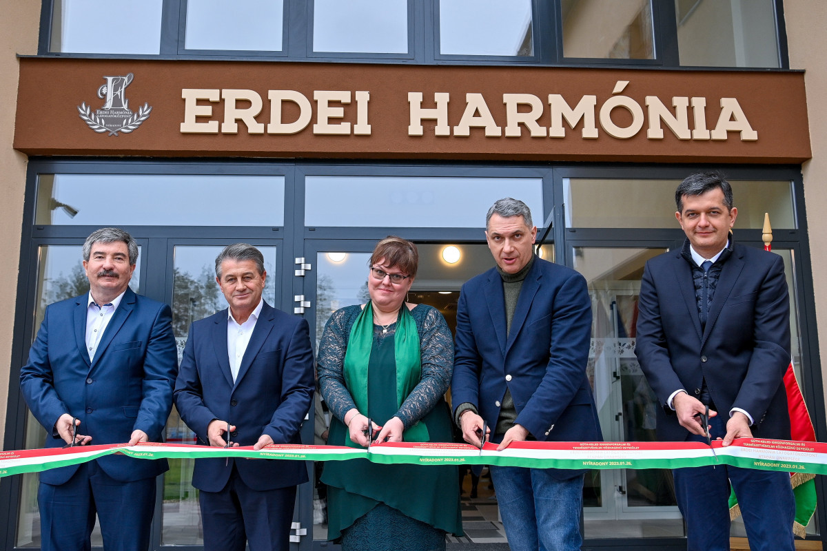 Átadták az Erdei Harmónia látogatóközpontot Nyíradonyban