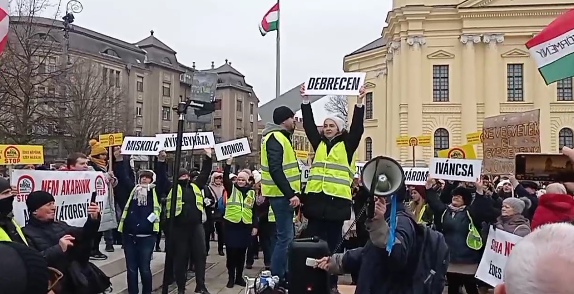 Akkumulátorgyár-ellenes tüntetés Debrecenben