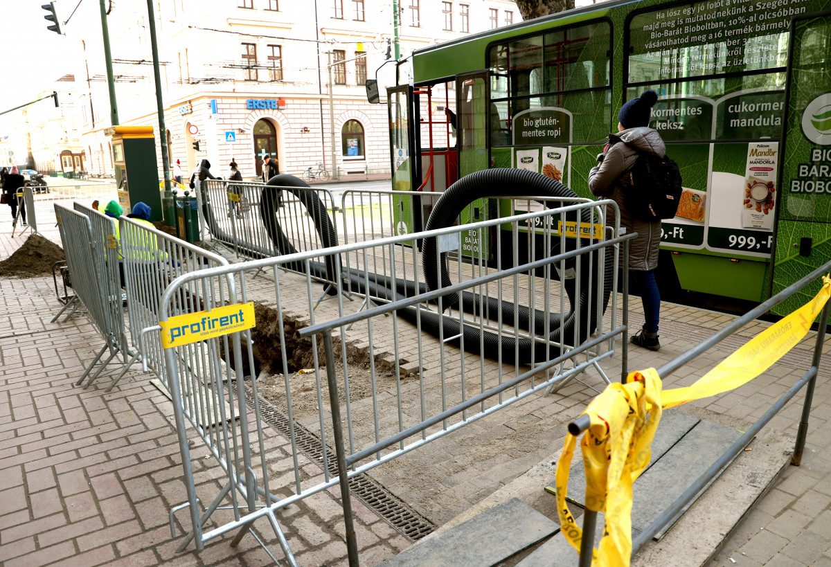 Szeged, MVM, áram, elektromos vezeték, csere, javítás, bontás, Széchenyi tér