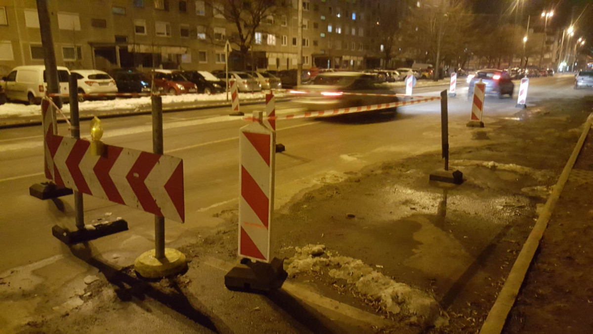 Megsüllyedt az úttest a Csapó utcán