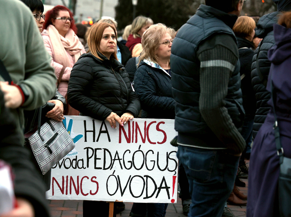 Szeged, óvoda, óvodapedagógus, óvonő, nevelés, gyerek, demonstráció, tüntetés, bér, fizetés