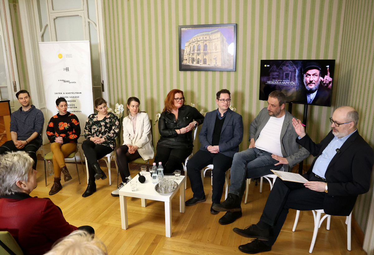 Szeged, Hegedűs a háztetőn, színház, közönségtalálkozó,Reök-palota, kultúra