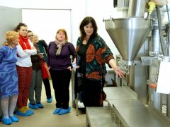 Szeged, Női Vezetői Klub, Pharmacoidea Kft., üzem, nőnap