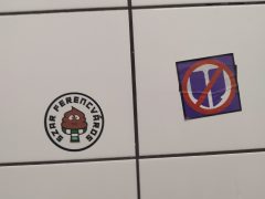 Szurkolói matricák a kisvárdai stadionban