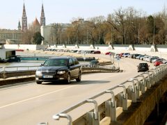 Szeged, Huszár Mátyás rakpart, rakpart, parkolás, autó, forgalom