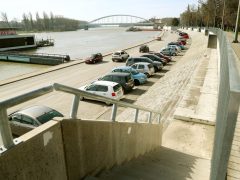 Szeged, Huszár Mátyás rakpart, rakpart, parkolás, autó, forgalom