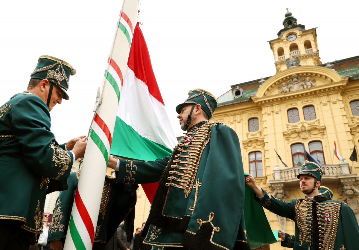 Szeged, március 15., Széchenyi tér, megemlékezés, városháza