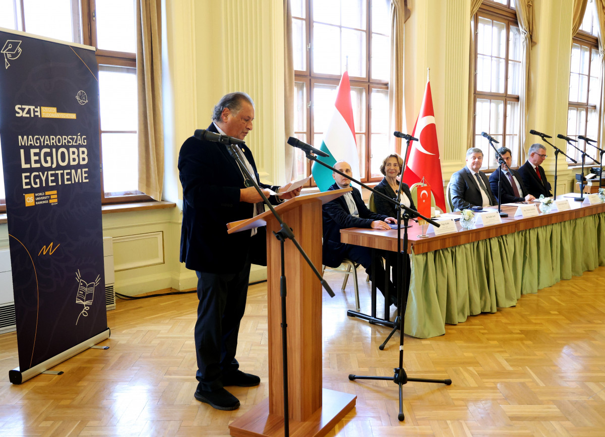 Szeged, Mecénás-díj, Altay Mehmet Gökbilgin, SZTE, egyetem, könyvadomány