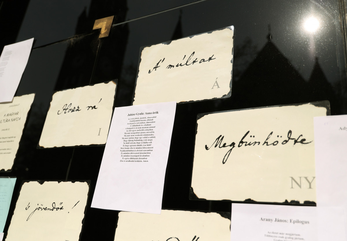 Szeged, Költészet Napja, Posztolj verset az utcára, Somogyi könyvtár, kultúra, irodalom, vers