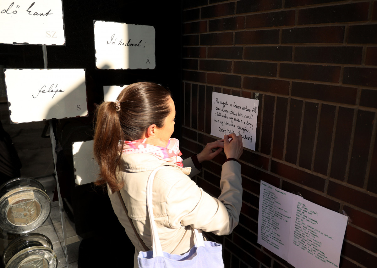 Szeged, Költészet Napja, Posztolj verset az utcára, Somogyi könyvtár, kultúra, irodalom, vers