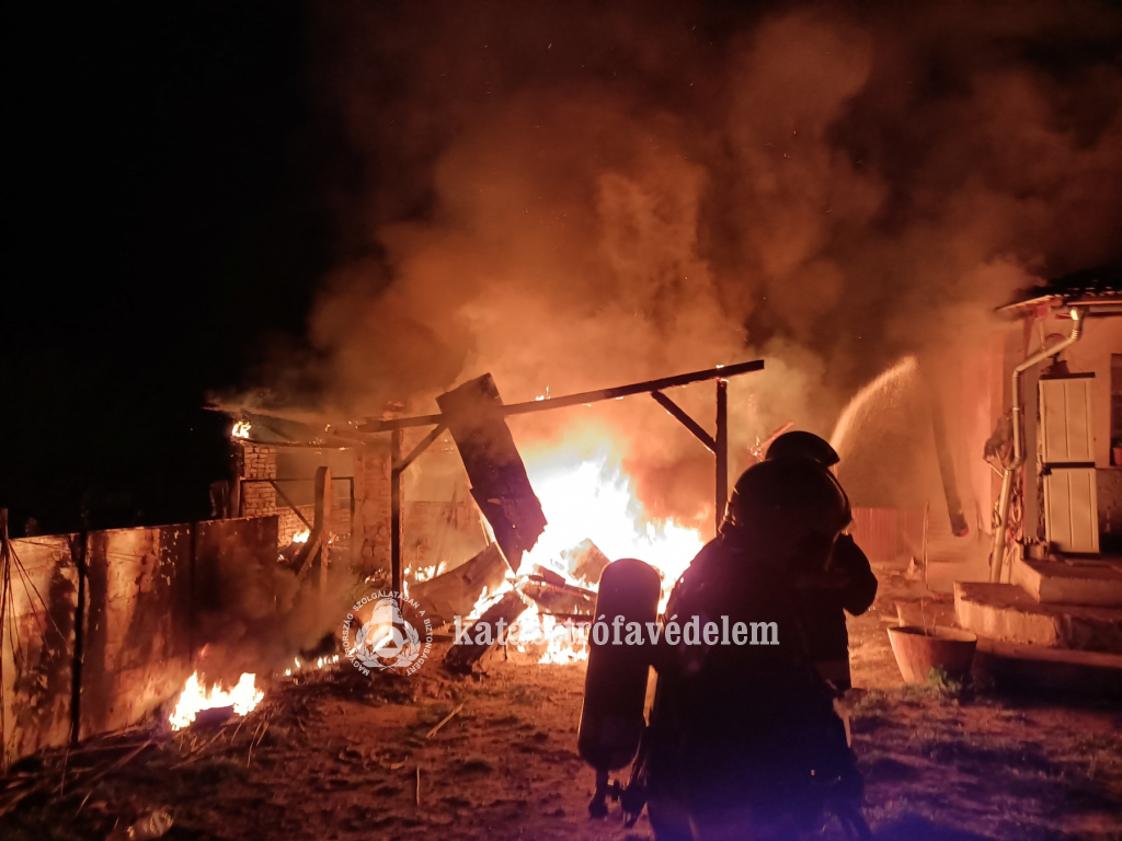 nyíregyházi terasz és melléképület égett le