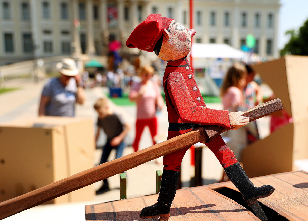 Szeged, Bábszínház, Tengerhab Gyereknap, gyereknap, gyerekek, előadás, báb