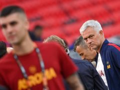 José Mourinho, az olasz AS Roma vezetőedzője (j) a labdarúgó Európa-liga döntője, a spanyol Sevilla - AS Roma mérkőzés előtti napon a budapesti Puskás Arénában 2023. május 30-án. MTI/Illyés Tibor
