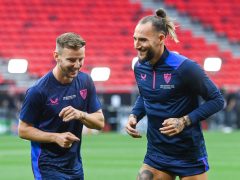 José Luis Mendilibar, a spanyol Sevilla vezetőedzője (k) a csapat edzésén a labdarúgó Európa-liga döntője, a Sevilla - AS Roma mérkőzés előtti napon a budapesti Puskás Arénában 2023. május 30-án. MTI/Illyés Tibor