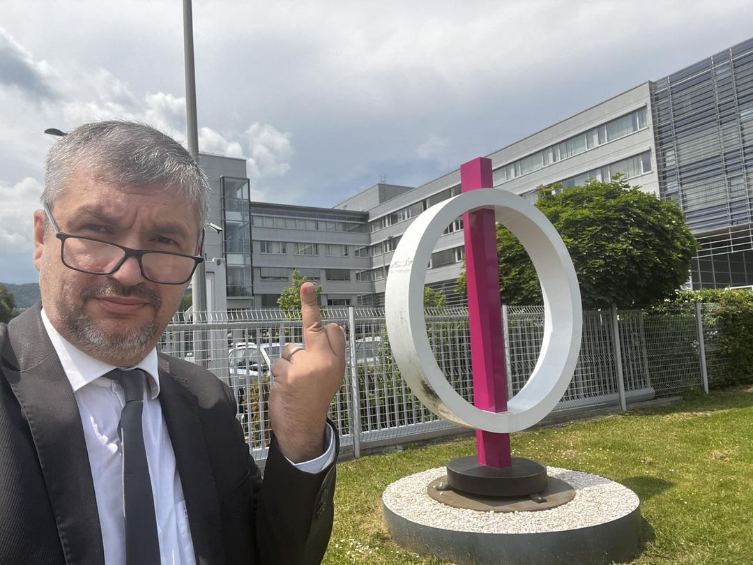 Hadházy Ákos bemutatott a közmédiának