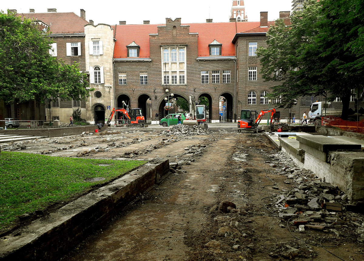 Szeged, Aradi vértanúk tere, felújítás