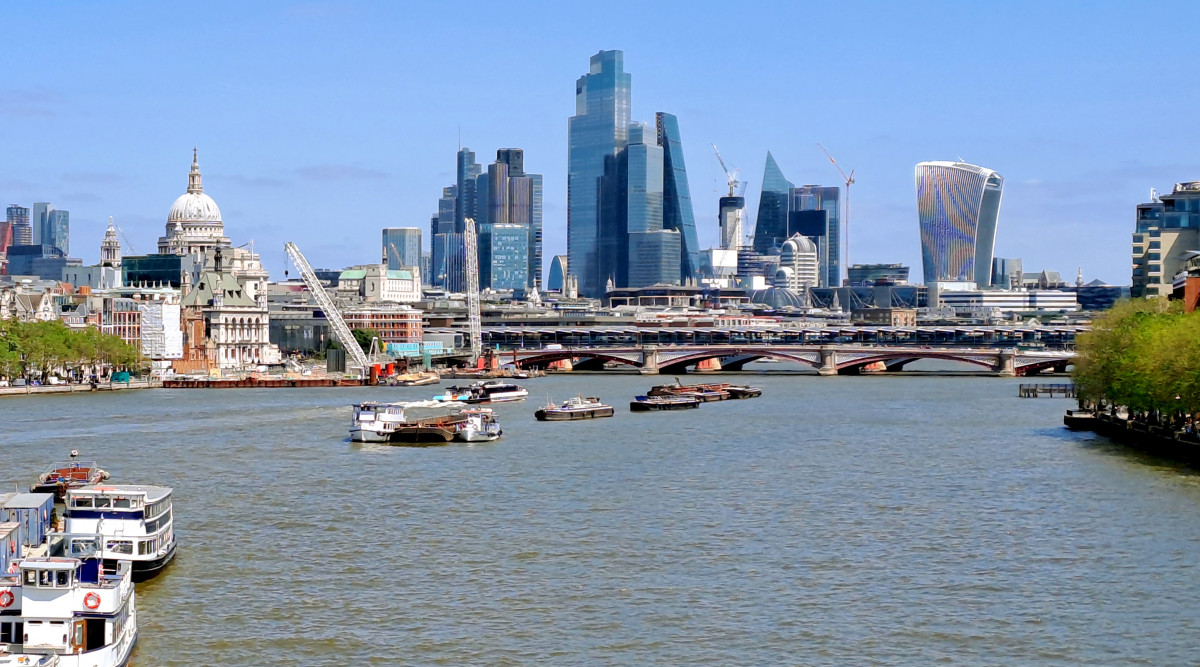 Anglia, London, belváros, Temze, folyó, hajó