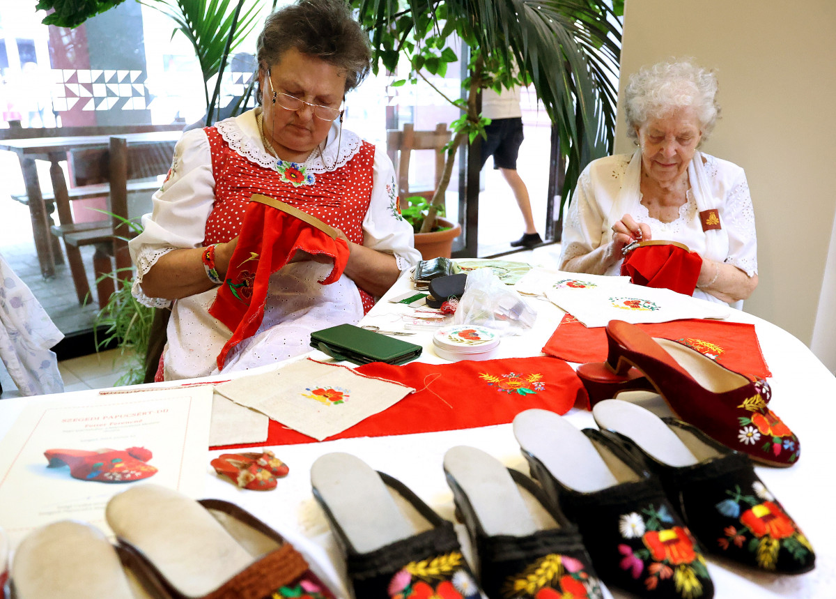 Szeged, Szegedi Papucsért Alapítvány, Szegedi Papucs Napja, Agóra, népművészet