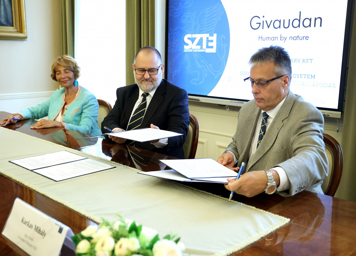 Szeged, SZTE, Givaudan, megállapodás, aláírás, egyetem