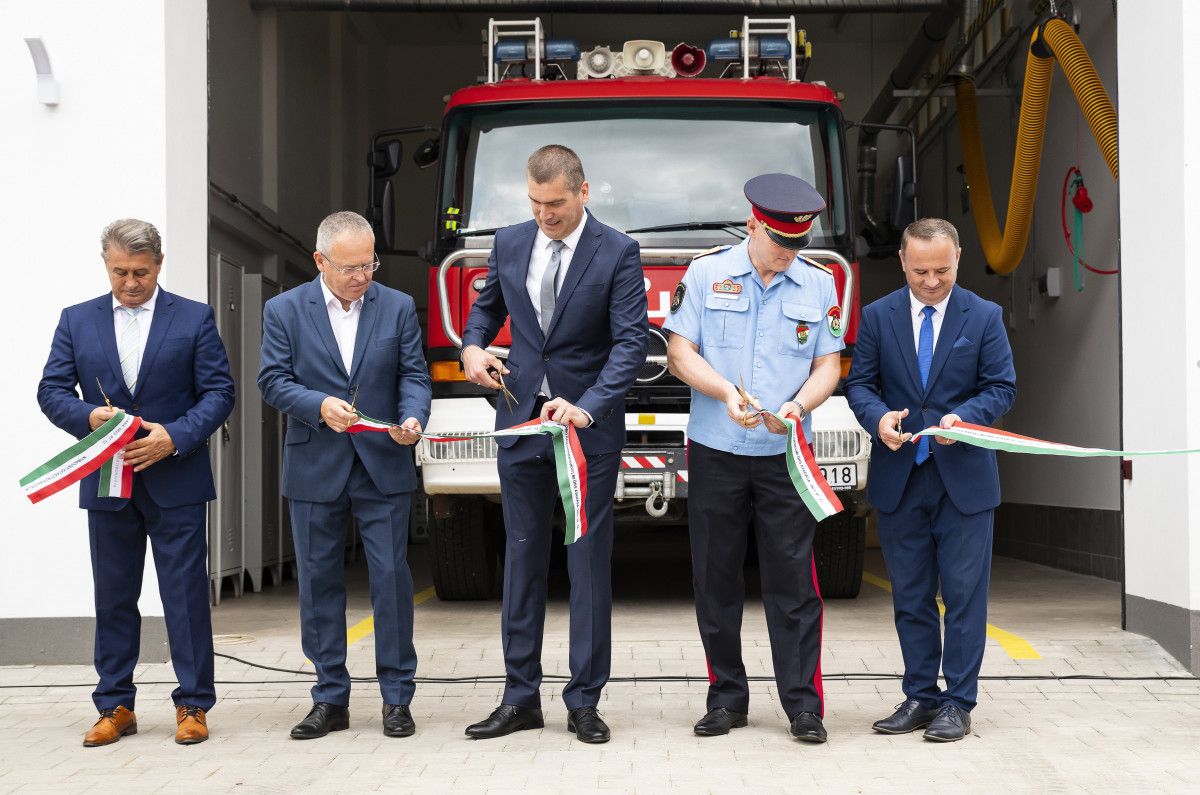 Átadták a katasztrófavédelem nyíradonyi laktanyáját