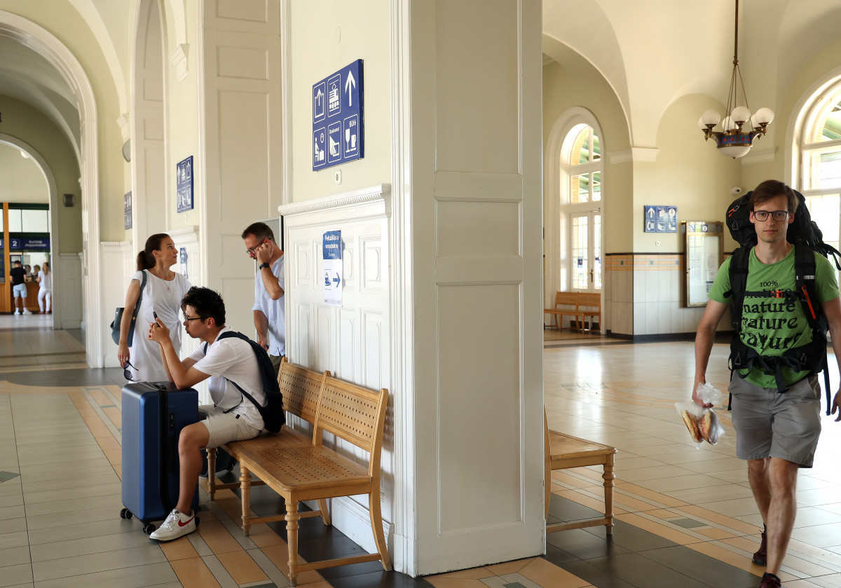 Szeged, utasok, Nagyállomás, váró, utazás, vasútállomás, MÁV