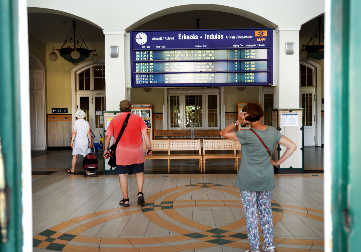 Szeged, utasok, Nagyállomás, váró, utazás, vasútállomás, MÁV