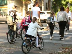 Szeged, tanítás, Dózsa György Általános Iskola, iskola, oktatás, diák, kerékpár, zebra