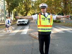 Szeged, tanítás, Dózsa György Általános Iskola, iskola, oktatás, diák, zebra, rendőr, forgalom