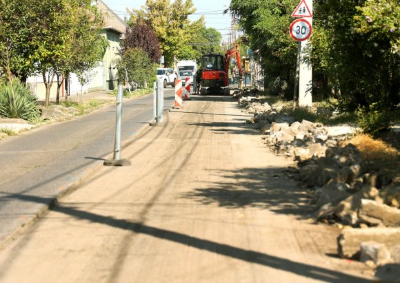 Szeged, Újabb szakaszon, Csap utca, felújítás, aszfalt, önkormányzat, út