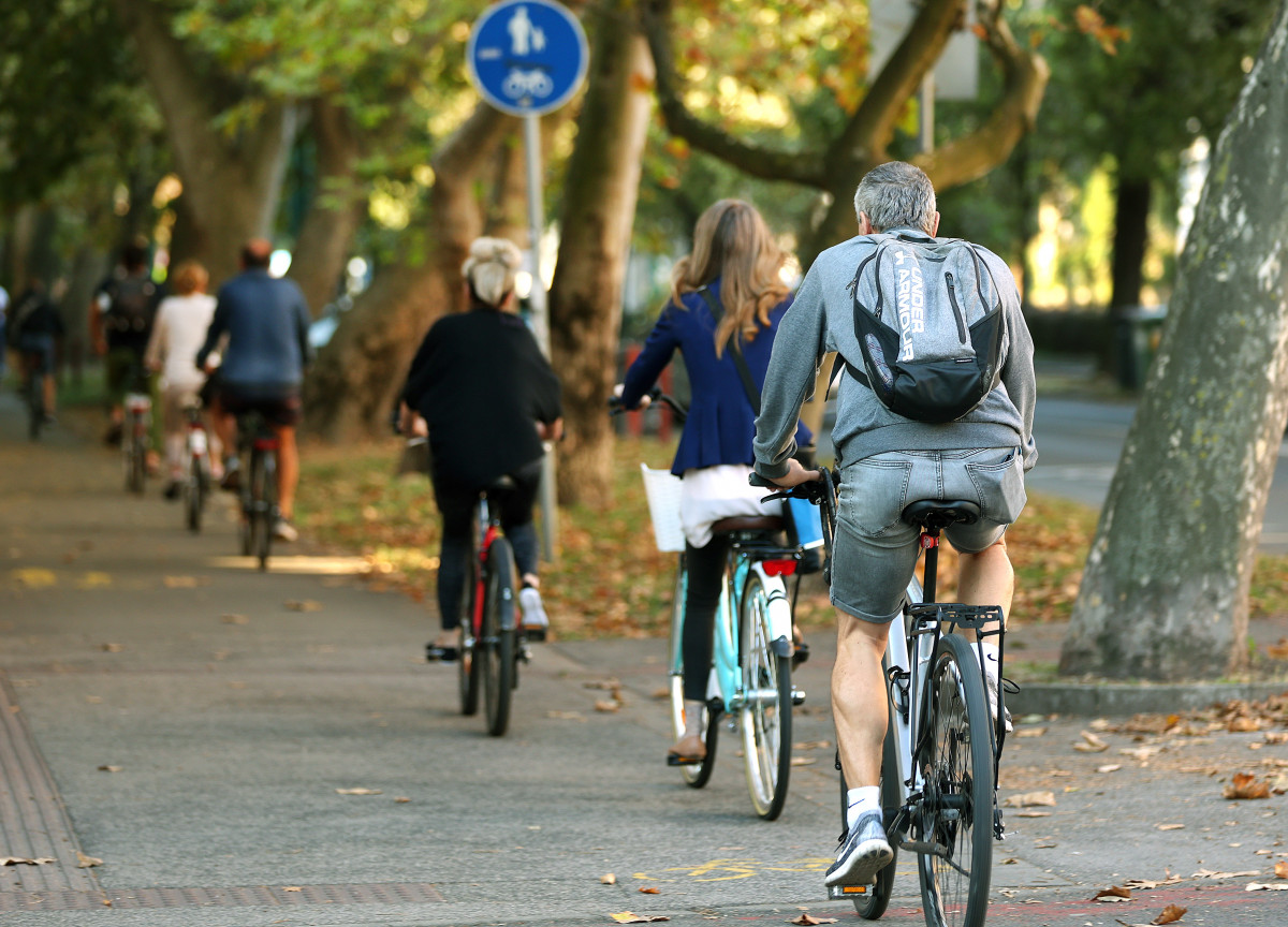 Szeged, kerékpár, forgalom, közlekedés, József Attila sgt., kerékpárút