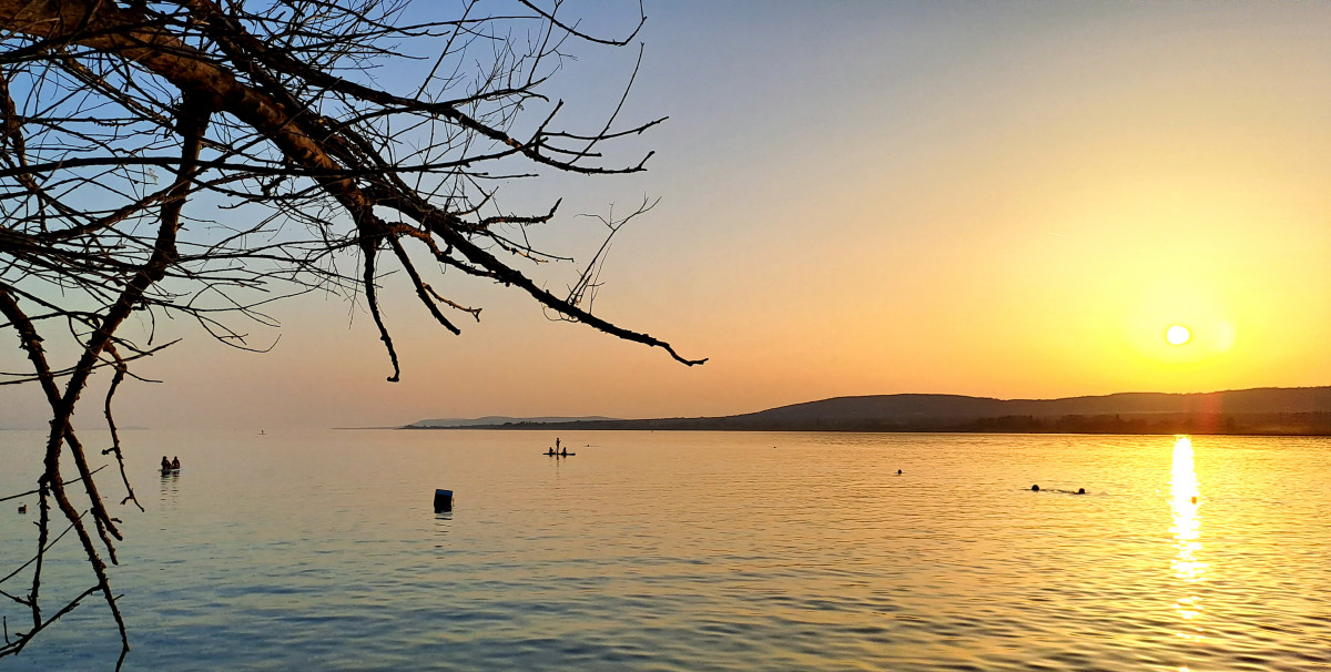 Balaton, sajkodi strand, strand, fürdőzés, nyár, nyaralás, turizmus