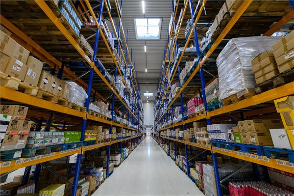 A Mecsek Füszért Zrt. új raktárháza Veszprémben az átadás napján 2023. szeptember 14-én. A több mint 3,5 milliárd forint értékű beruházás 765 millió forint vissza nem térítendő állami támogatással valósult meg. MTI/Vasvári Tamás