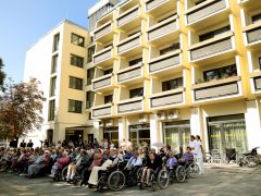 Szeged, idősotthon, Kálvária sugárút, megújult, átadás, dr. Binszki József, kerekesszék, öreg, idős, nyugdíjas, gondozás, ápoló