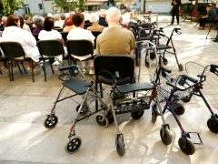 Szeged, idősotthon, Kálvária sugárút, megújult, átadás, dr. Binszki József, kerekesszék, öreg, idős, nyugdíjas, gondozás, ápoló