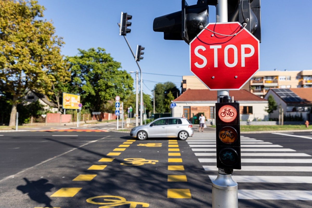 Elkészült a Kishegyesi út és a Derék utca csomópontjának aszfaltozása Debrecenben